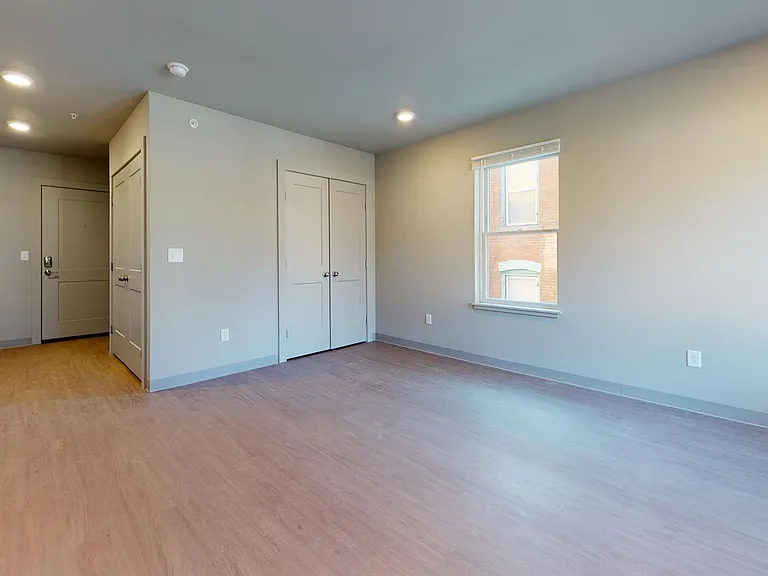 327 W Seneca — Photo 29