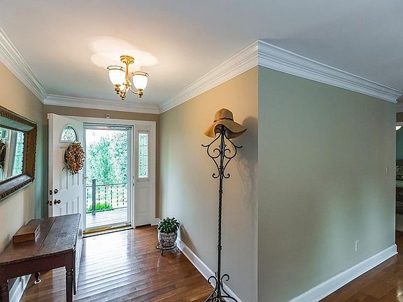 4th image of 120 Windcrest Dr