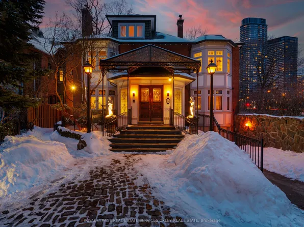 5 Castle Frank Cres, Toronto, ON M4W 3A2