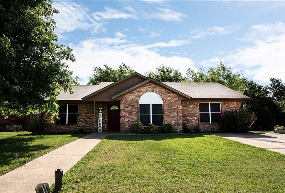 1st image of 1015 Solomon Dr