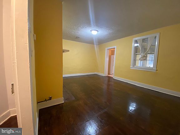 3rd image of 1111 Caroline St