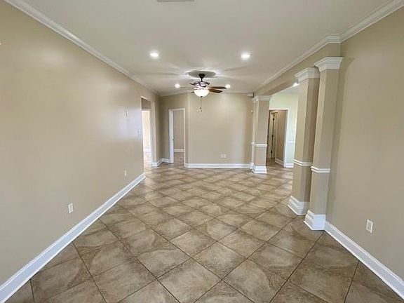 3rd image of 2836 Paris Ave
