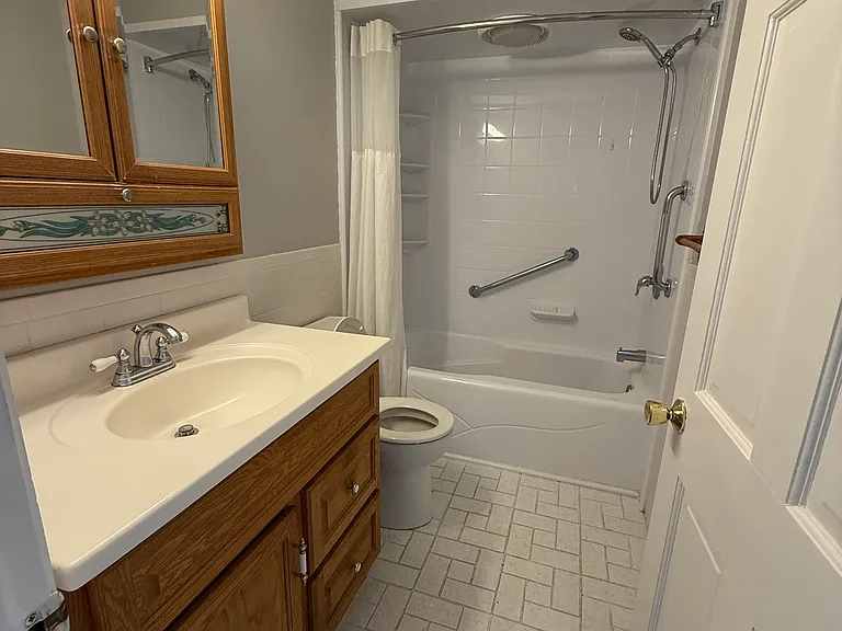 196 Clover St #1 — Photo 7