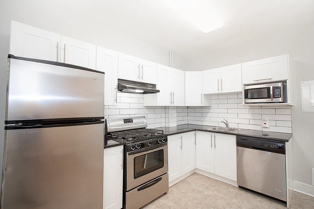 883 Grosvenor Avenue — Photo 3