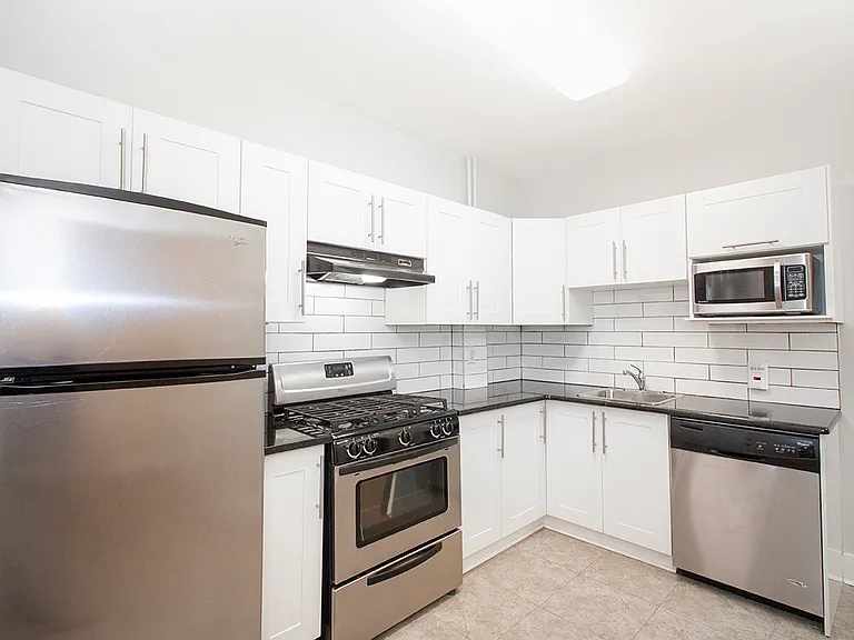 883 Grosvenor Ave #6 — Photo 3