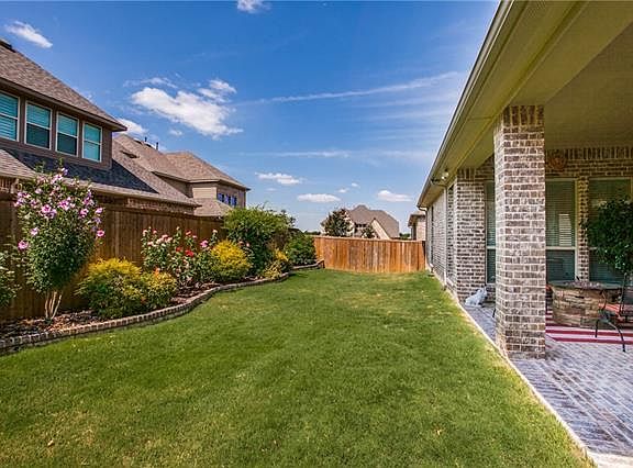 3rd image of 905 Amber Knoll Dr