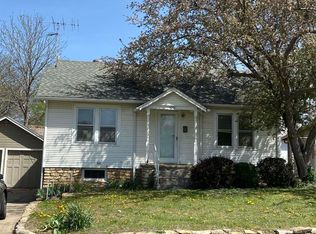 1018 SW 27th St, Topeka, KS 66611