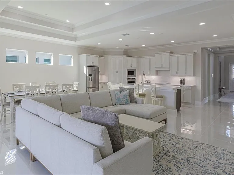 8982 Gustavia Ct — Photo 16