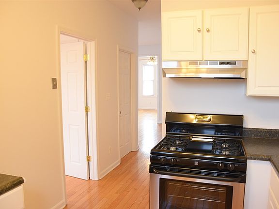 2nd image of 119 Collard St