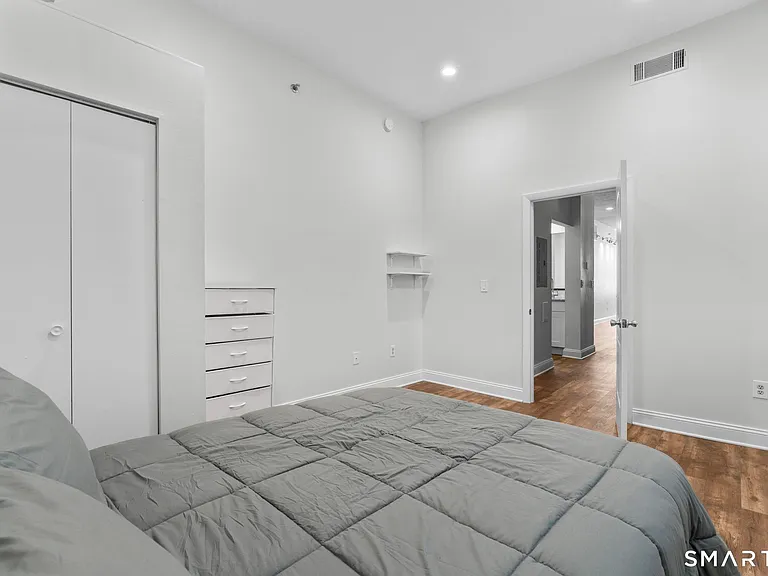 196 Crown St #209 — Photo 12