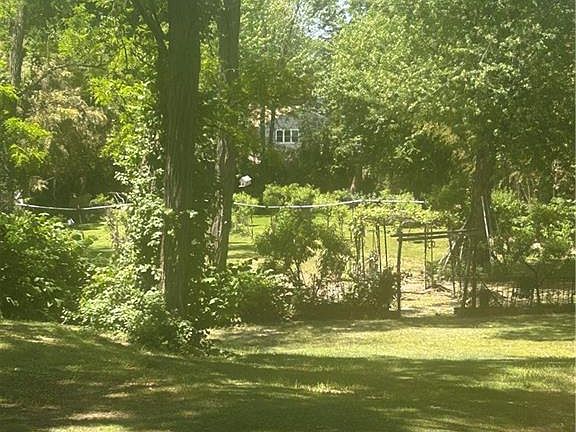 5th image of 636 Holmdel Rd