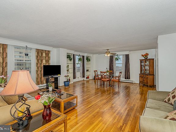 3rd image of 1101 Saint Paul St Unit 1010