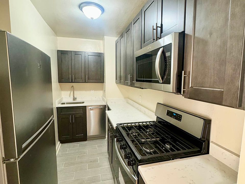 2nd image of 330 Lenox Rd #37