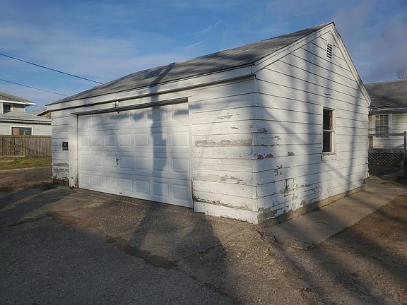 2nd image of 213 W Memorial Dr