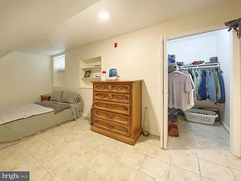 1131 Green St #1 — Photo 16