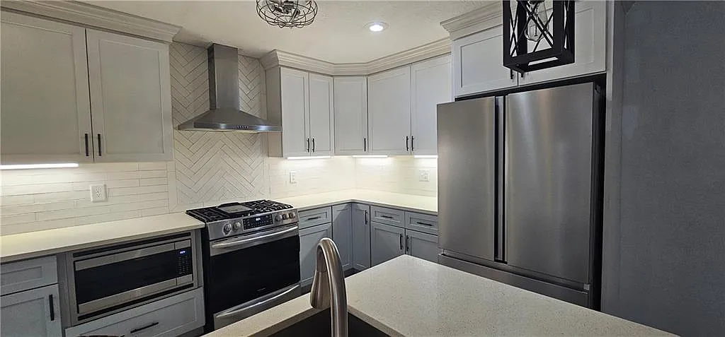 3 bed, 2.0 bath, 1456 sqft, $1,995 — Photo 2