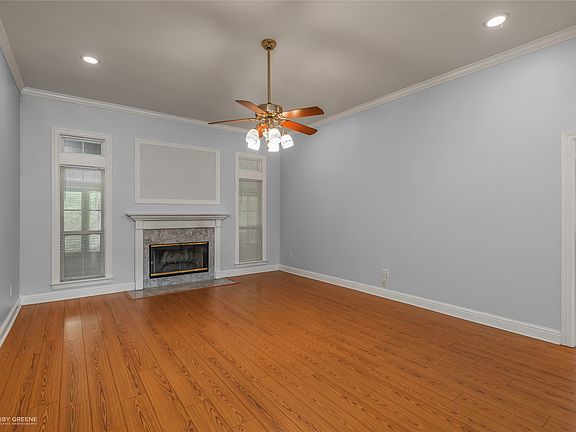 5th image of 210 Country Club Dr