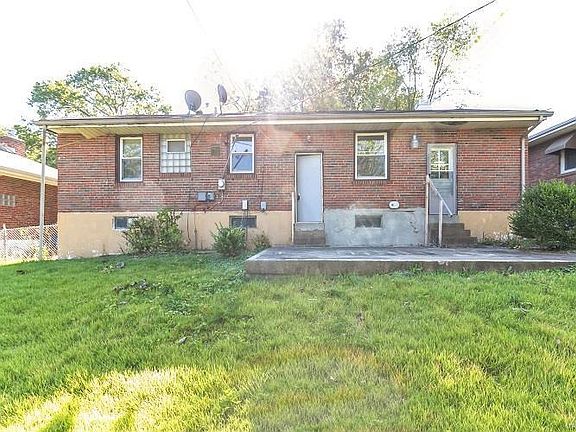 5th image of 1225 Edgewater Dr