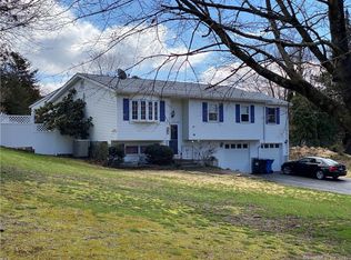 4 Elk Dr, Norwich, CT 06360
