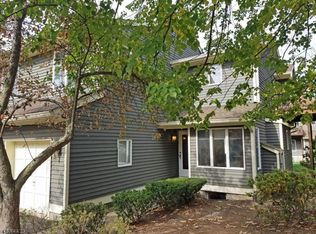 32 Greenbriar Ln, Annandale, NJ 08801