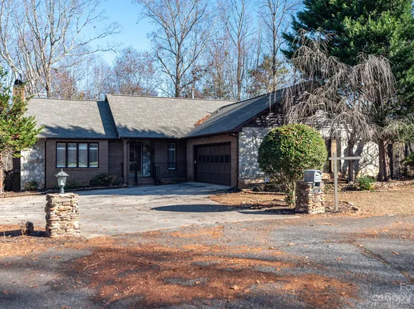 1147 Foxberry Rd, Lincolnton, NC 28092