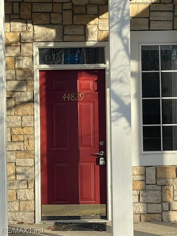2 bed, 2.0 bath, 1324 sqft, $1,700 — Photo 2