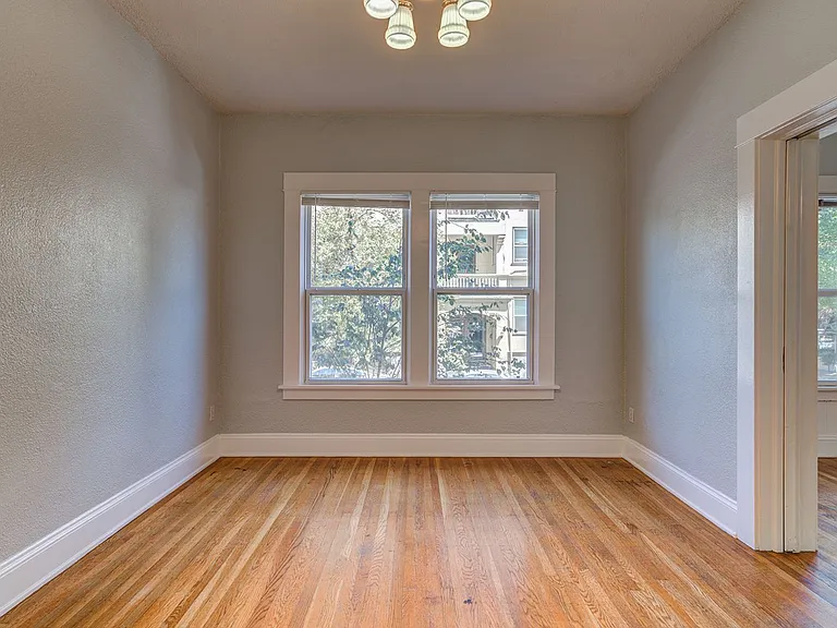 2110 NW Flanders St — Photo 12