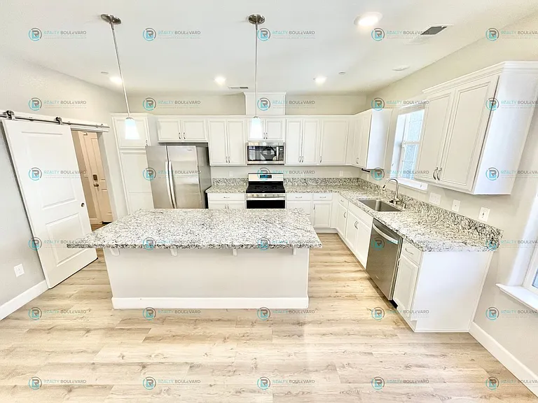 1815 Dark Horse Rd #B — Photo 9