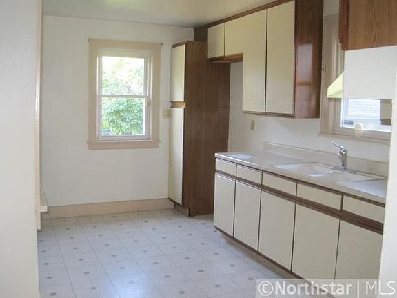 4th image of 242 Charles Ave