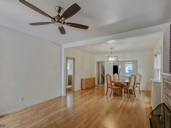 4th image of 26 Park Dr W