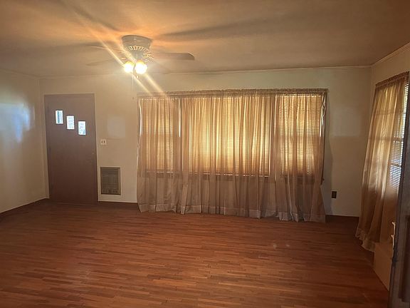 3rd image of 140 Shaw Ln