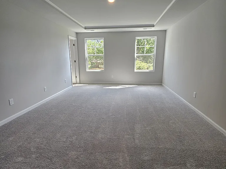 270 Paramount Dr — Photo 7