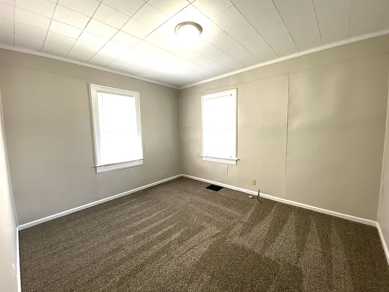 352 Bassett Ave — Photo 20
