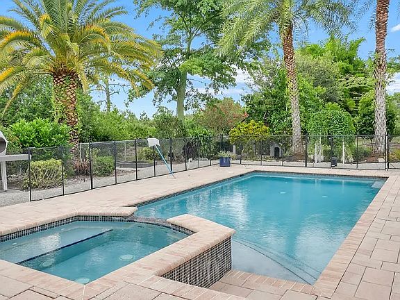 Hot tub and pool combo