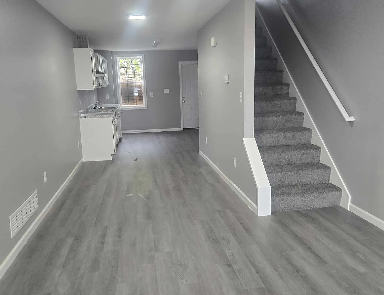 3209 Esther Pl — Photo 1