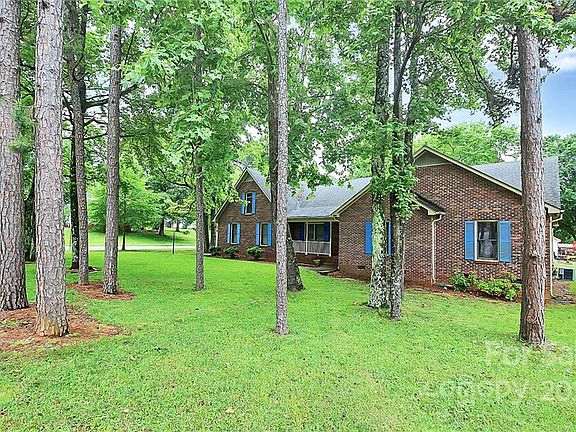 4th image of 5601 Hollirose Dr