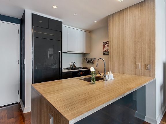 4th image of 2 Northside Piers APT 19B
