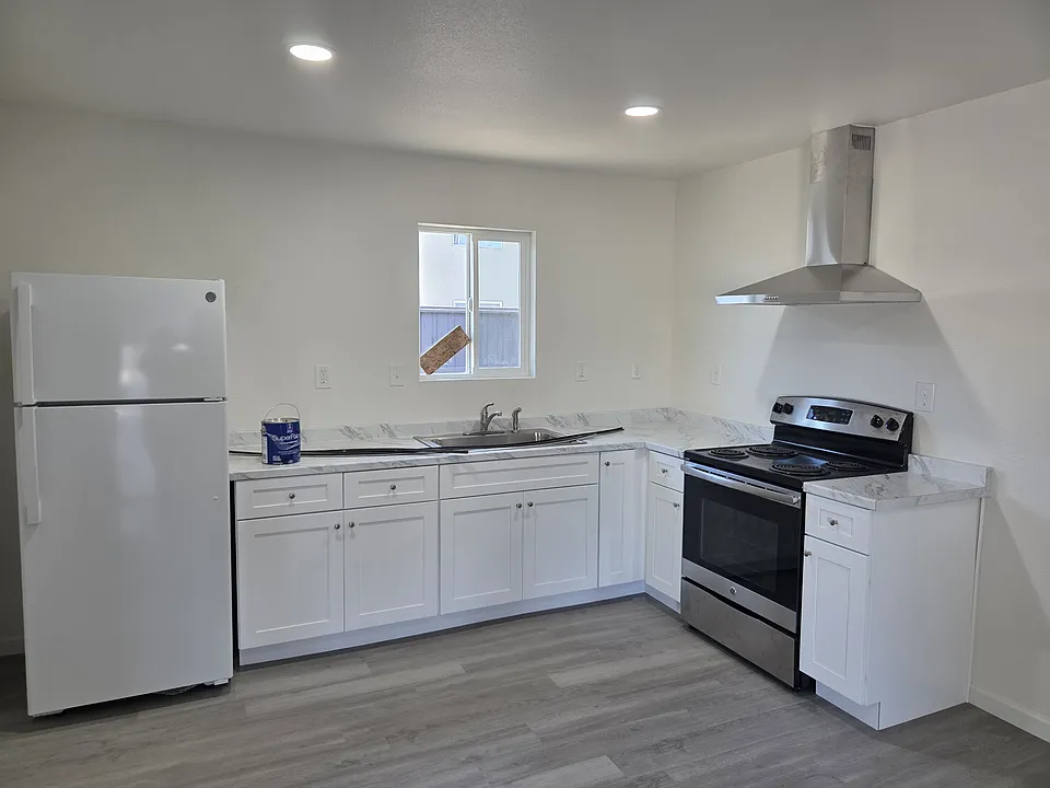 3215 W Capitol Ave #4