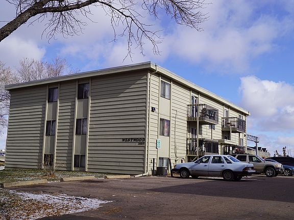 2nd image of 3000-3012 S Mayfair Dr #2B-1Ba-800Sqft