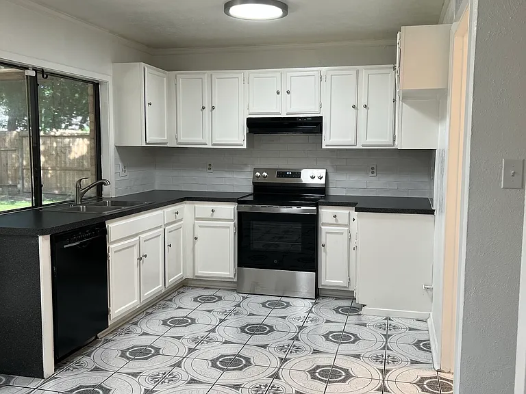 17515 Wild Willow Ln — Photo 9