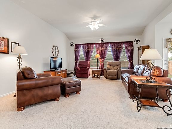 3rd image of 1010 Chase Creek