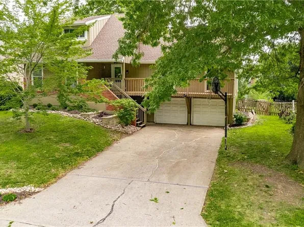205 NE Noeleen Ln, Lees Summit, MO 64086