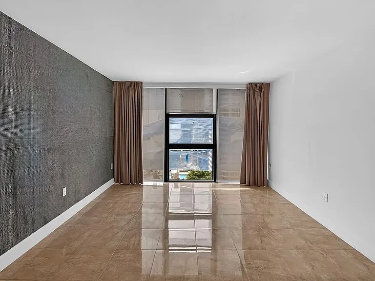 600 NE 36th St #1200 — Photo 7