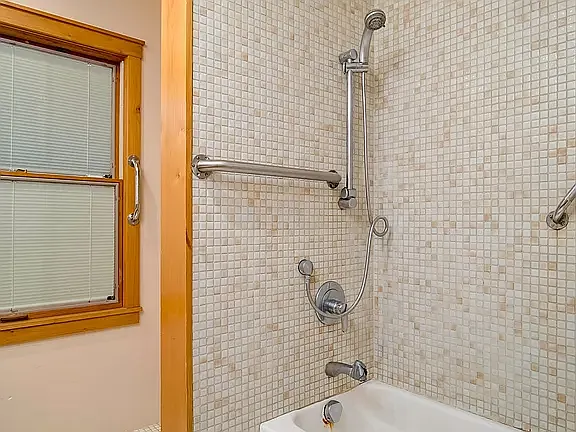 9477 La Jolla Shores Dr #B — Photo 12
