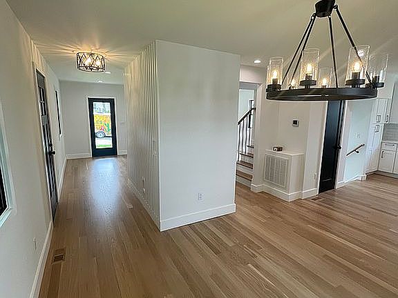 2nd image of 586 Palisades Ave