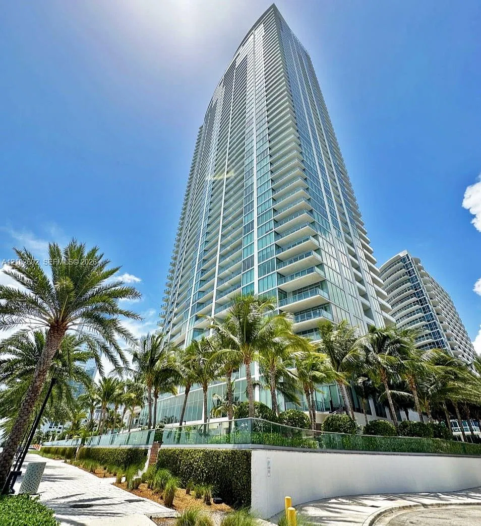 Biscayne Beach Condo — Photo 1