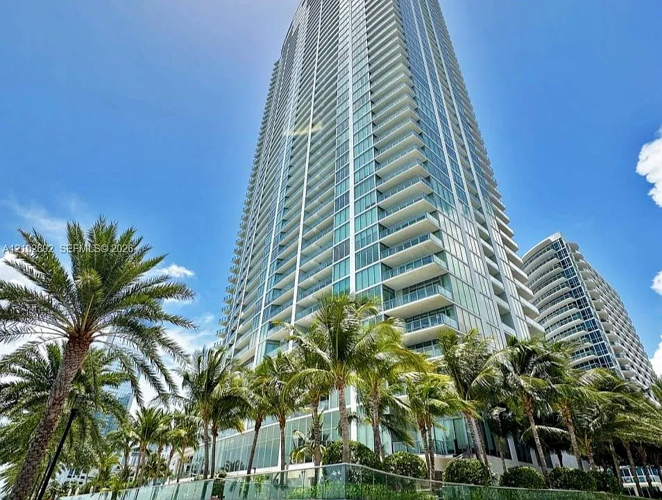 2900 NE 7th Ave #902