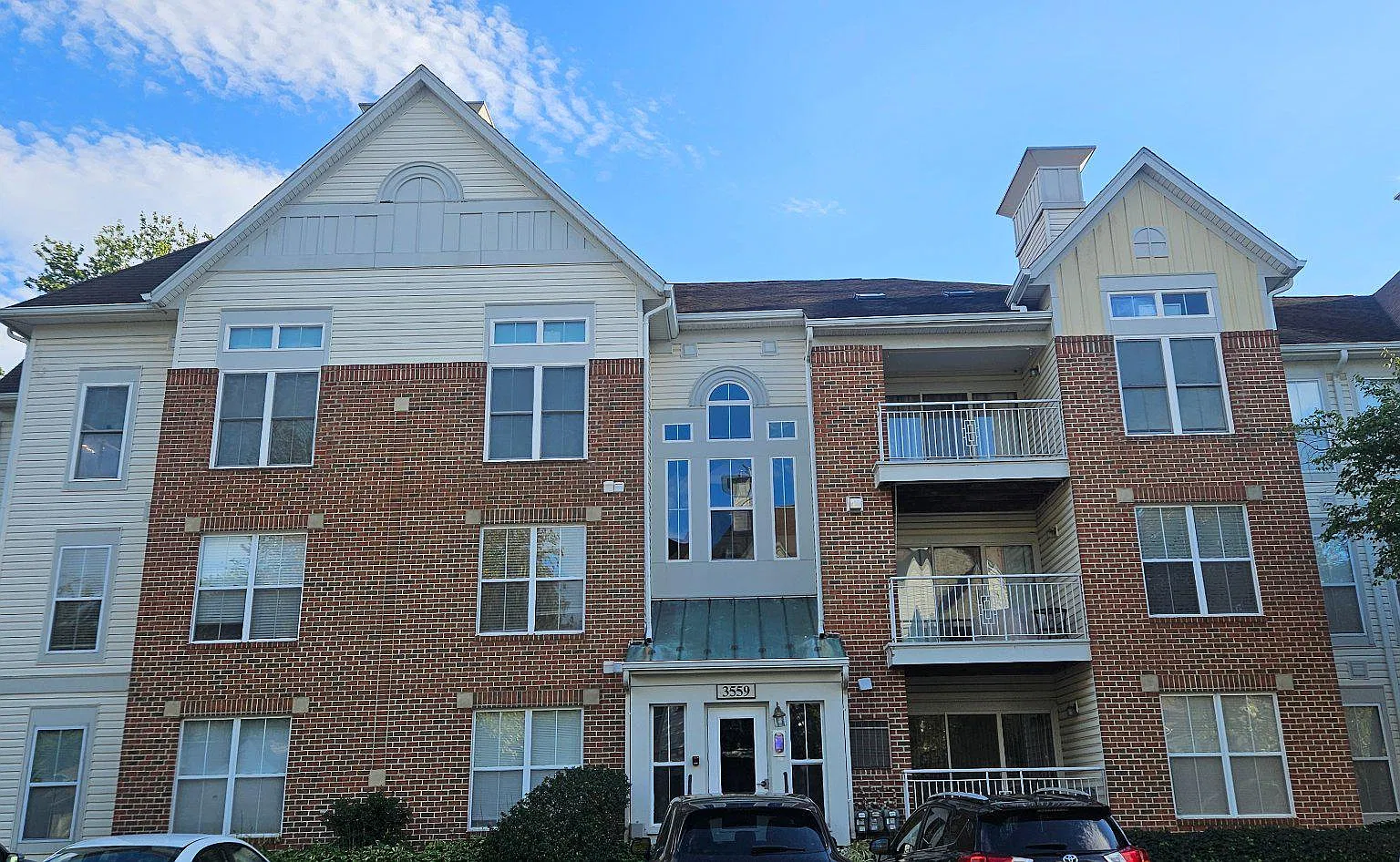 2 bed, 2.0 bath, 1208 sqft, $2,300 — Photo 1
