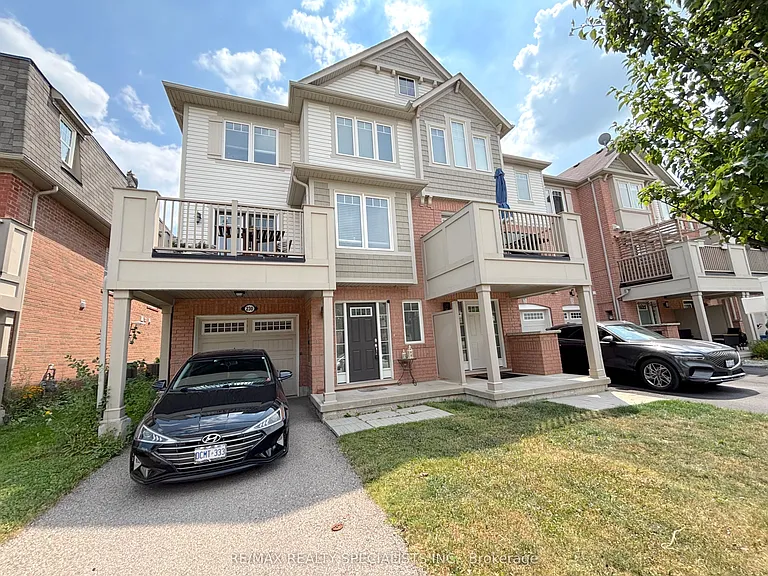 230 Mortimer Cres — Photo 1