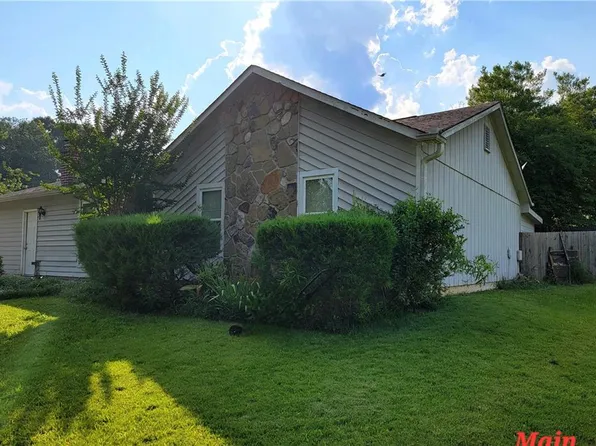 4906 Kellys Mill Dr NW, Lilburn, GA 30047